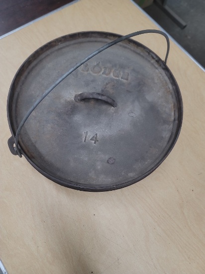 #14 Lodge Dutch oven with lid