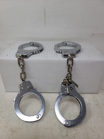 2 Pair Of Handcuffs With 1 Set Keys