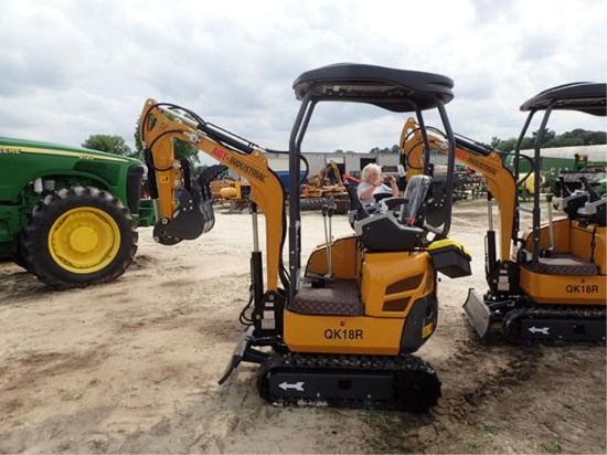 AGT Mini Excavator QK18R