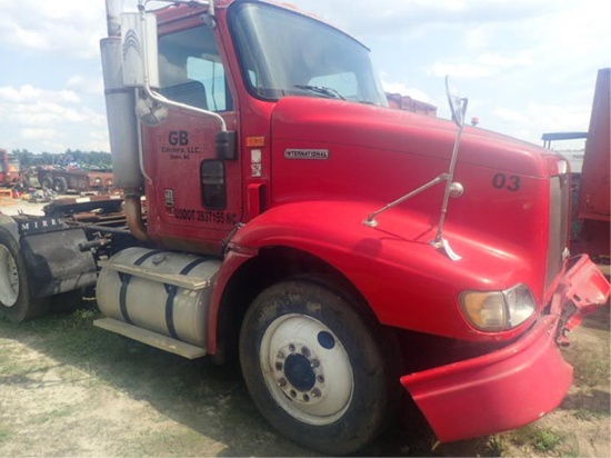 2001 International Semi-Truck