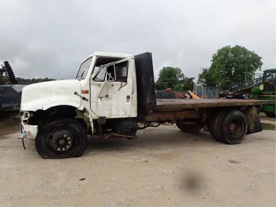 International Truck with Dump Bed -  NO TITLE
