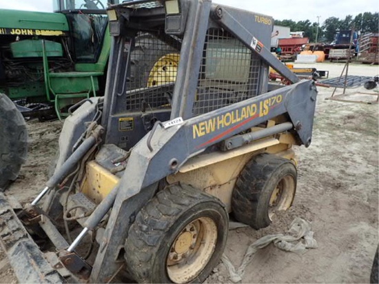 New Holland LS 170 Skid Steer Loader w/ Bucket