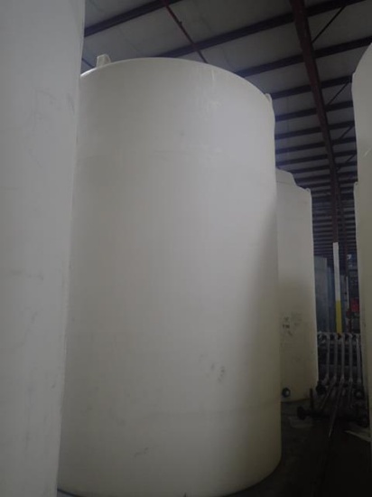 8400 Gal Poly Tank Upright