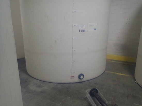 8400 Gal Poly Tank Upright