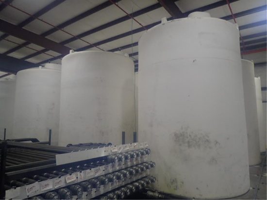 8400 Gal Poly Tank Upright