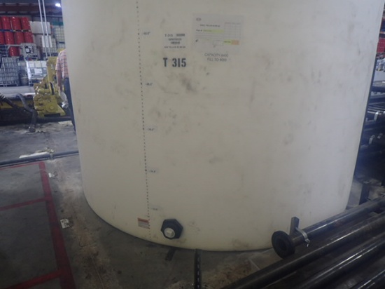 8400 Gal Poly Tank Upright