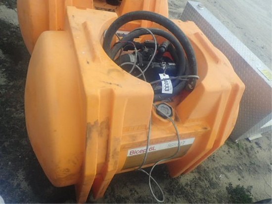 200 Gallon Plastic Tank w/ 12 Volt Pump