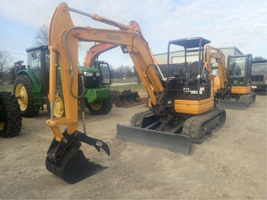 Kato HD50V5 Excavator 11,000 lb Machine