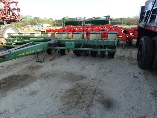 John Deere 7000 Planter 30 inch 8 Row
