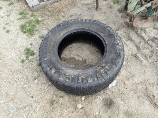 (1) 235/75-18 Tire