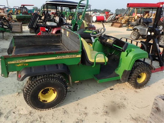 John Deere 4 x 2 Gator with Manual Dump