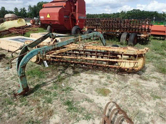 John Deere Side Delivery Hay Rake - Pull-Type