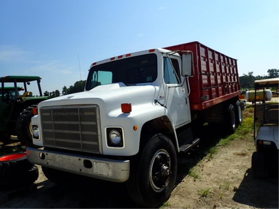1980 International 10 Wheeler w/ 18' Dump Body