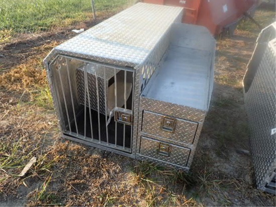 Stainless Steel Diamond-Plated Dog Box