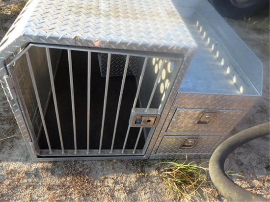 Stainless Steel Diamond-Plated Dog Box