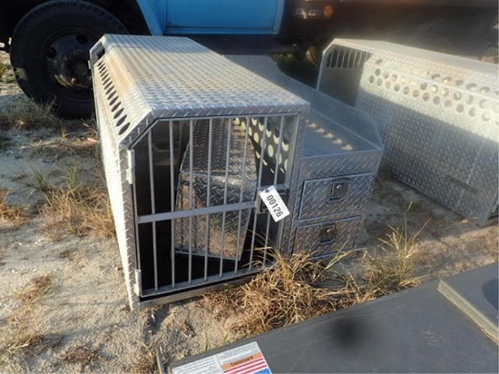 Stainless Steel Diamond-Plated Dog Box