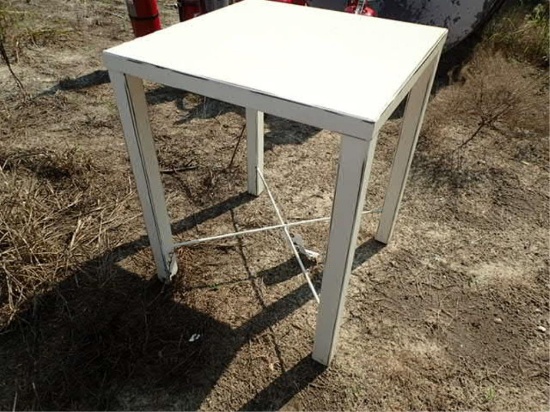 18" x 18" Rustic Farm House Metal table