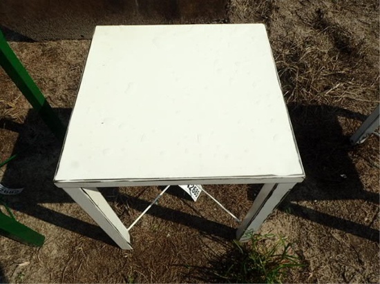 18" x 18" Rustic Farm House Metal table