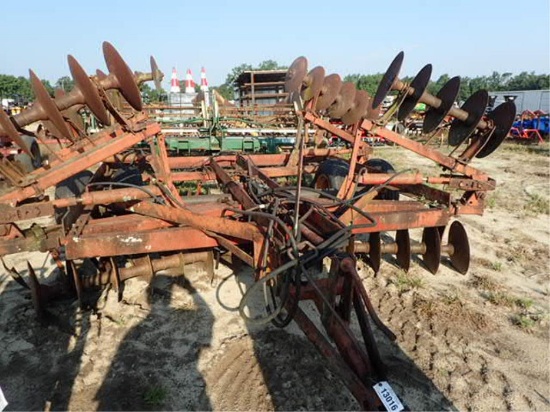 International 475 21ft Disc Hyd. Fold
