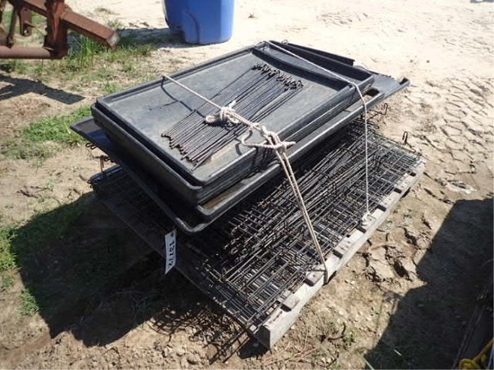 Pallet of Small Kennels