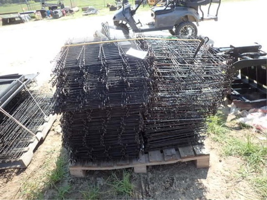 Pallet of Small Kennels