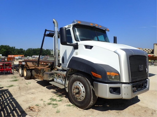 2013 CAT CT660 Roll-Off Truck