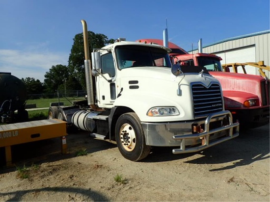 2011 Mack Pinnacle Day Cab Truck
