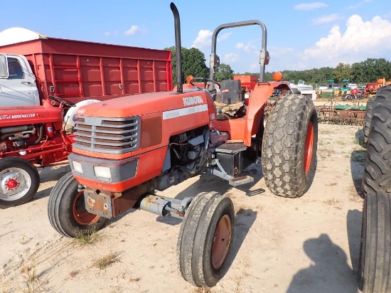 Kubota M9000 Tractor