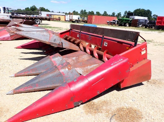 CASE International 1063 Corn Head 6 Row on 30"