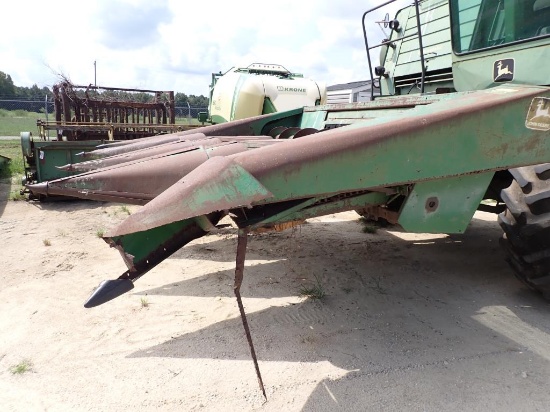 John Deere 444 Corn Head