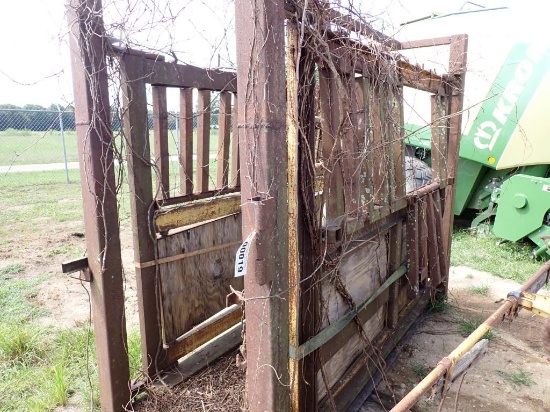 Shop Made Cattle Chute w/ Manual Squeeze