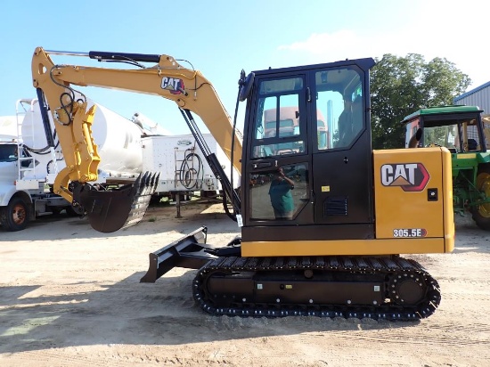 CAT 305.5E Excavator w/ CAT Bucket and Thumb
