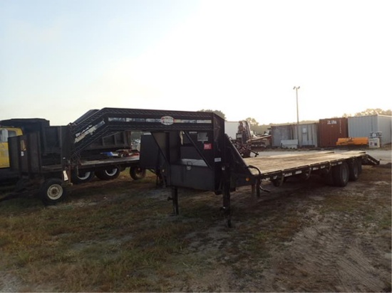 2006 PJ Gooseneck Trailer 32'