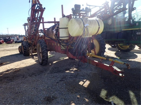 1000 Gallon Pull-Type Sprayer w/ Booms & Pump