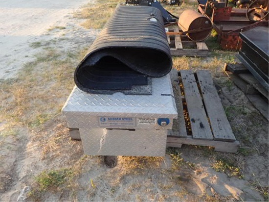 Diamond Plate Tool Box and Bed Mat