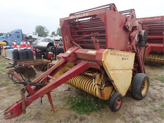 New Holland 847 Round Baler