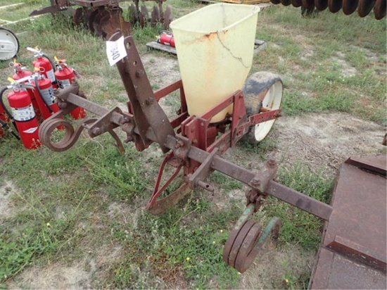 1 pt Hitch Corn Planter