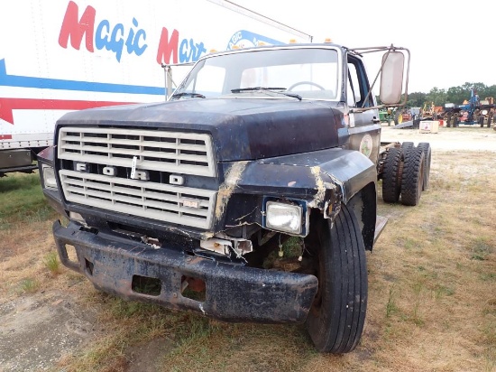 1982 Ford F700 Cab & Chassis, Gas