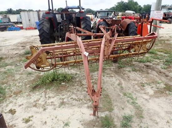 New Holland Roller Bar Rake in Good Condition