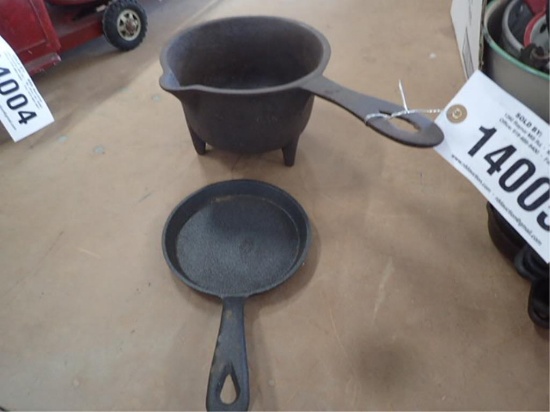 Cast Iron Kettle w/ Pouring Spout & legs