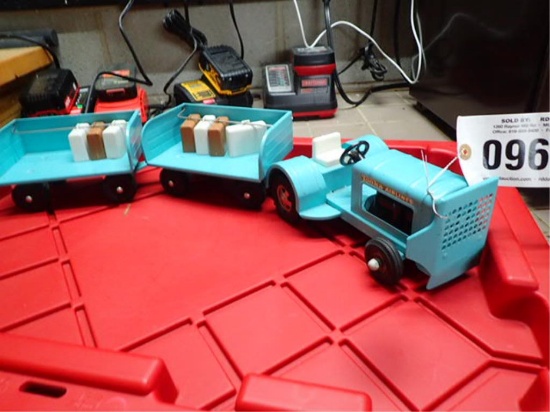 1960's Tonka Airline Jeep w/ (2) Luggage Trailers