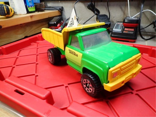 1970's Tonka Dump Truck - Rear Axle is Warped