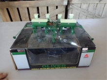 Oliver 540 Four Row Planter 1/16 Scale