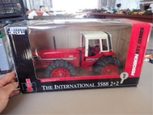 International 3588 - 2 x 2 - 1/10 Scale - In Box