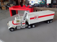 Nylint Wayne Feed Tractor & Trailer