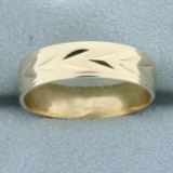 Mens Diamond Cut Wedding Band Ring In 14k Yellow Gold
