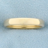 Mens Comfort Fit Wedding Band Ring In 14k Yellow Gold