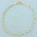 Twisting Herringbone Link Chain Bracelet In 14k Yellow Gold