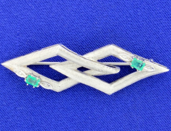 Antique Art Deco Design Emerald And Diamond Pin In 18k White Gold