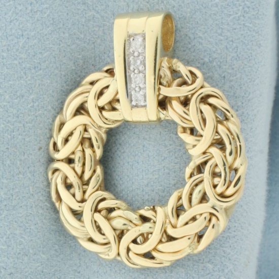 Diamond Byzantine Link Circle Pendant In 14k Yellow Gold